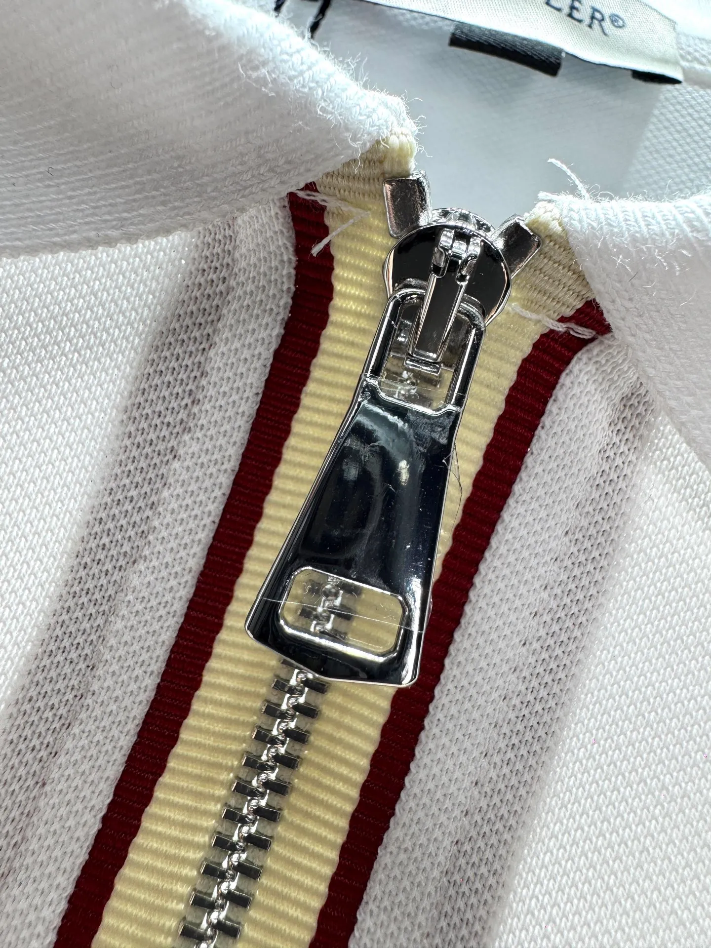 Moncler* ‼️ T ® 🖤 Polo ， ， 。 240g ，Breathable ， 。 ⚠️ ： ⚠️XL 22715 Same Style 𝐂𝐎𝐋𝐎𝐔𝐑：White Green Black 𝐒𝐈𝐙𝐄：M-4Xl